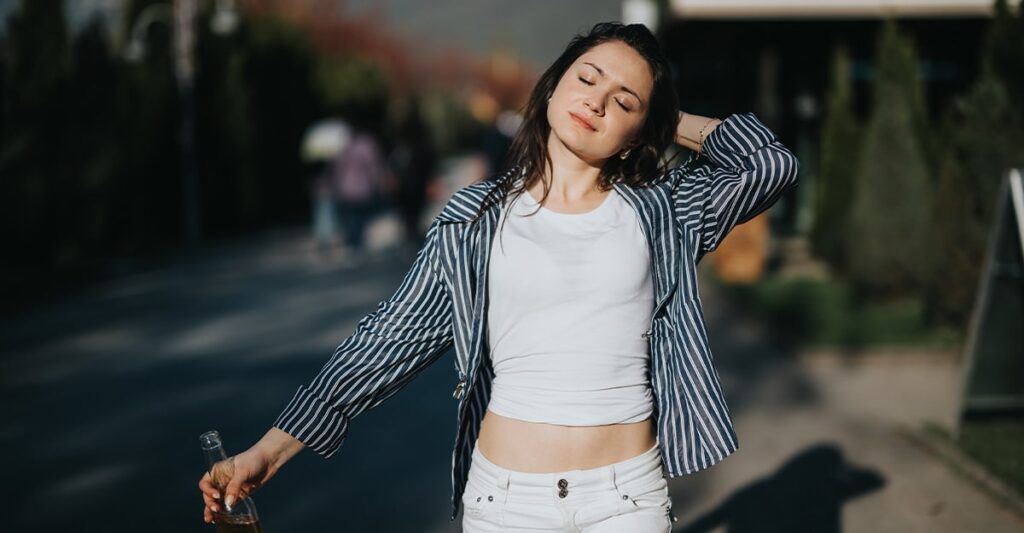 Claves para armar un outfit relajado de mujer
